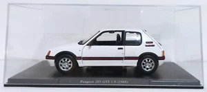 Auto Vintage Deluxe Collection - Peugeot 205 GTI 1.9 1988 - scala 1:24 - Foto 1 di 2