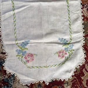 VTG Handmade Embroidered Table Runner Blue Pink Flowers Lace Boarder 31.5” X 16” - Picture 1 of 5