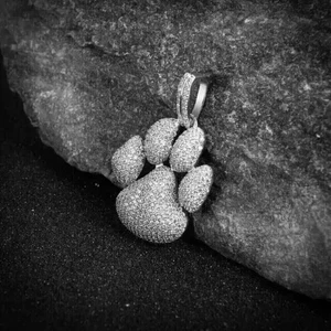 Colgante Pata de Perro Unisex Creado en Laboratorio Corte Redondo 2.50Ct Chapado en Oro Blanco 14K Plateado - Imagen 1 de 5