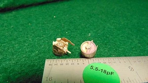 (2) Condensador Recortador Variable Ángulo Recto ERIE 5,5 a 18 pf NUEVO DE LOTE ANTIGUO - Imagen 1 de 1