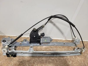 2002 CHEVROLET TAHOE RIGHT PASSENGER SIDE FRONT WINDOW REGULATOR/ MOTOR - Picture 1 of 3