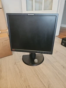 LENOVO ThinkVision L1900p 19-inch Flat Panel LCD Monitor VGA - Picture 1 of 6
