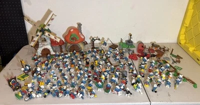 ENORME Colección 120+ Pitufos con Accesorios, Molino de Viento, Cordón Dorado Raro, Tal cual Foto 1 de 4