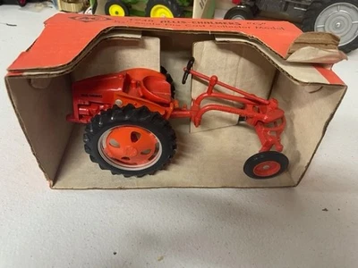 JE Scale Ertl  Allis-Chalmers G  1/16 Model Tractor #402  - Image 1 of 4