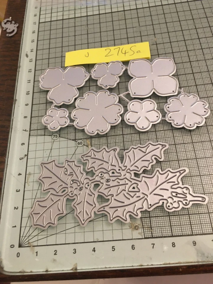 Flowers and holly die set ref2745a   SALE - Image 1 of 1