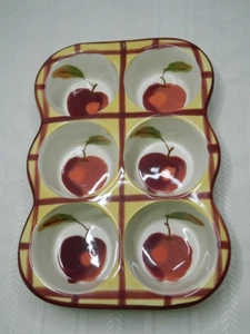 Sartén de gres pintada a mano manzanas y borde pintada a mano Heartstone Heartstone Usada en excelente condición - Imagen 1 de 6