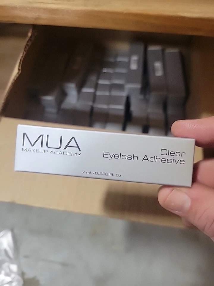 Adhesivo transparente para pestañas de MUA, 0,236 oz Foto 1 de 4