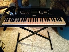 Yamaha EZ-220 Keyboard