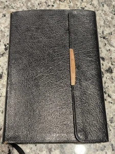 Vintage Bibel sehr schöner Leder Messing Verschluss Goldrand. - Bild 1 von 9