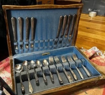 Juego de cubiertos exquisito juego de comedor vintage de principios de 1900 Roger’s and Son con estuche Foto 1 de 2