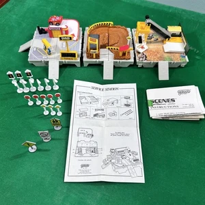 Micro macchina vintage Galoob scene di città combo stazione di servizio cava e discarica cittadina LEGGI - Foto 1 di 18