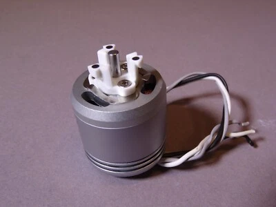 DJI Phantom 4 Pro /Original teile / Motor / Schwarze Punkt - Bild 1 von 3