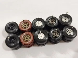 GUMMIERÄDER SCHWARZ REIFEN 5 SÄTZE 1/64 HEISSRÄDER MONSTER BONE SHAKER SLICK - Bild 1 von 6