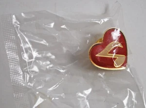 Prendedor de solapa nota musical corazón cuidado musical MusiCares de colección - Imagen 1 de 2