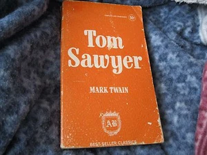 "TOM SAWYER", by MARK TWAIN AWARD BOOKS ORANGE PAPERBACK BEST SELLER CLASSICS - Picture 1 of 4