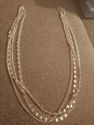 Collar de piedra dorada de cadena de cuatro hilos Avon  Foto 1 de 3