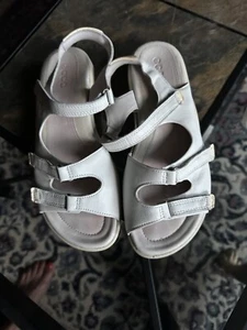 ECCO WHITE LEATHER SANDALS SZ 8 - Picture 1 of 6