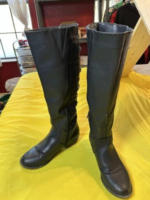 Botas de montar Rampage negras hasta la rodilla para mujer 8M imitación cuero correas laterales con cremallera Foto 1 de 4