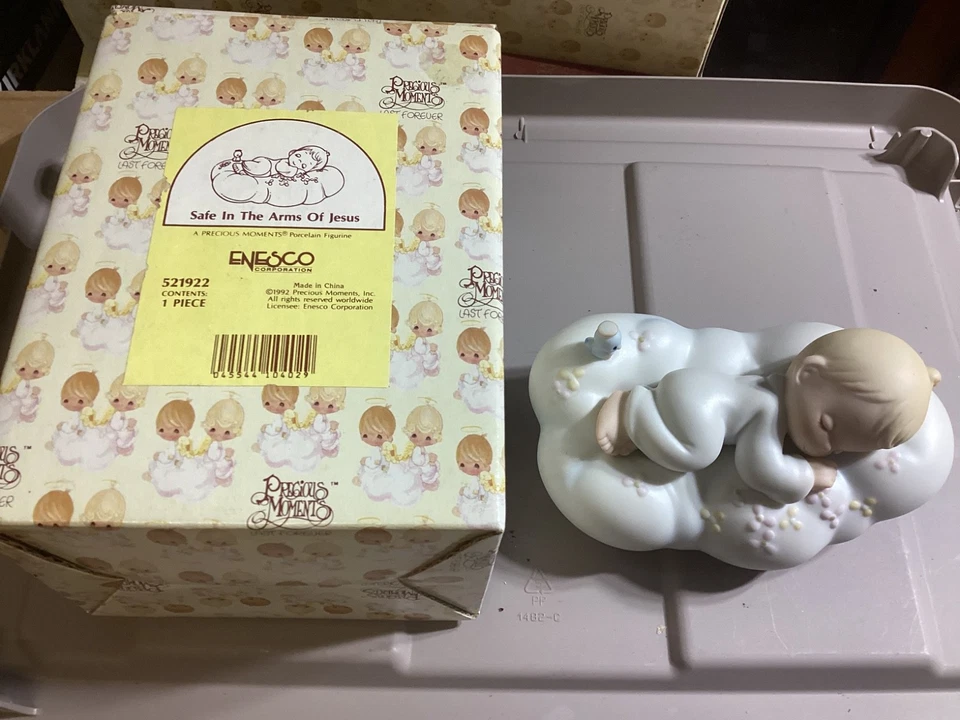 Precious Moments 1992,  “Safe In The Arms Of Jesus” #521922 w/ Box - Image 1 of 1