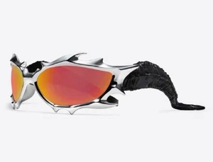 Gentle Monster Tekken 8 Sonnenbrillen Inferno Style Collab Eyewear silber orange - Bild 1 von 5