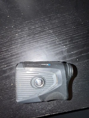 TELÉMETRO LÁSER BUSHNELL PRO XE GOLF CON FUNCIONALIDAD DE PENDIENTE AGARRE MAGNÉTICO Foto 1 de 2