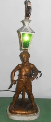 Antigua lámpara francesa de bronce con escultura de niño vidrio verde firmada Foto 1 de 4