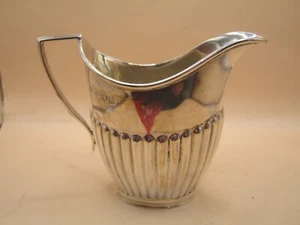 London 1901 Sterling Silber Sahnekännchen mit Gadrooned Korpus & eckigem Griff - Bild 1 von 5