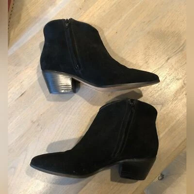 Livros de tornozelo de camurça preta Banana Republic. Leve desgaste apenas na sola. - Imagem 1 de 4