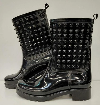 Capelli NY 女式铆钉中筒雨黑色 9 码靴子 — 第 1/4 张图片