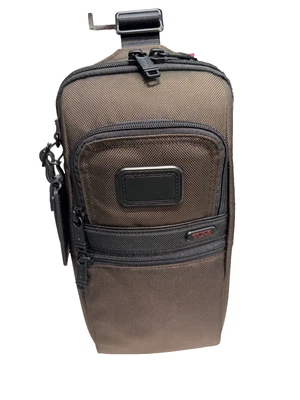 NUEVA Bandolera Tumi GEN 4.3 - 12.5” Nylon Balístico Compacto - MARRÓN CAFÉ Foto 1 de 4