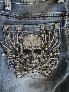 Pair Women's Platinum Plush Skull & Crossbones Embellished Low Rise Jeans Size 5 - Picture 1 of 11