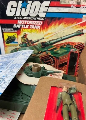 GI Joe 1982 MOBAT ¡Sin usar! + Steeler Sin usar, en caja + Pegatinas planos OG Ephemera Foto 1 de 4