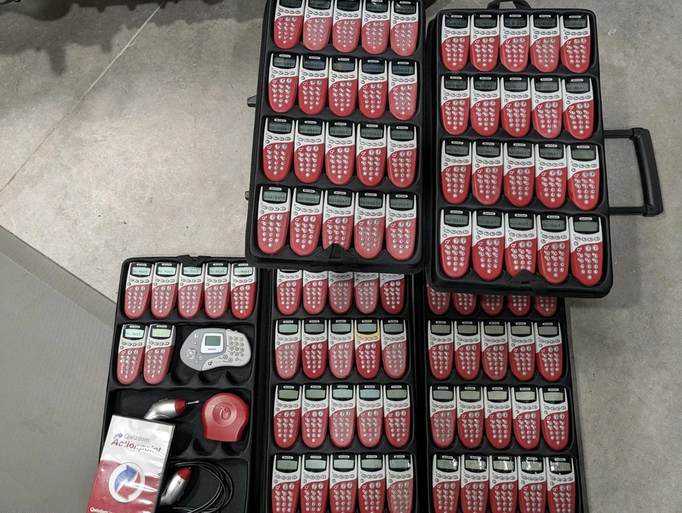 Lote de Qwizdom Q4 RF Clickers con Q5 Instructor RF Estudiante Respuesta Remota Foto 1 de 4