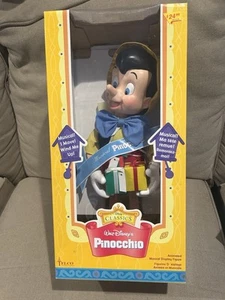 Disney Classics Pinocchio Telco Wind Up Musical Figure Holding Gift - Picture 1 of 9