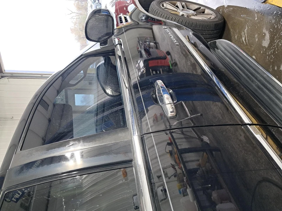 二手右前门总成前部适合:2007 凯迪拉克凯雷德前右 Gr — 第 1/4 张图片