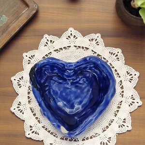 Plato o bandeja de cositos hechos a mano corazón azul primitivo-país-arte popular iniciales M.W. - Imagen 1 de 12