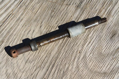 Bridgestone 350 GTR 1967 eje trasero con espaciadores OEM Foto 1 de 2