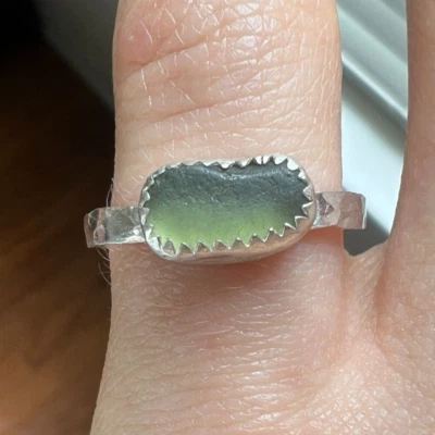 Anillo de plata esterlina de vidrio de mar verde ~7 joyas artesanales hechas a mano 925 arte de playa Foto 1 de 4