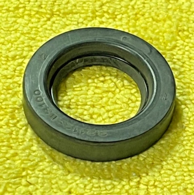 Apache-Japan Front Transmission Seal for Datsun 410, 411, B110, B210, 310 Foto 1 de 2