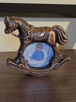 Antigo cavalo de balanço bronze anos 70 moldura 3D pátina envelhecida funções quarto de bebê  - Imagem 1 de 4