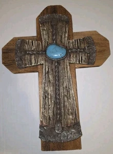 Decoración de pared cruzada estilo rústico con imitación de madera y acento turquesa - Imagen 1 de 12