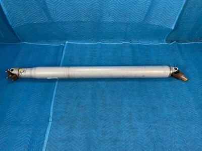 Hélice del eje de transmisión trasero Nissan Armada 2x2/RWD 75 k 37000-ZV50B 2007-2015 OEM Foto 1 de 4