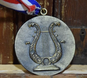 HARP LYRE BRASS METALLION WITH RED WHITE BLUE RIBBON EXCELLENT ON REVERSE AWARD - Picture 1 of 7