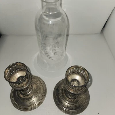 Años 40 Wm. Candelabros de ley con peso Rogers con 1 vidrio Hurricane grabado Foto 1 de 4