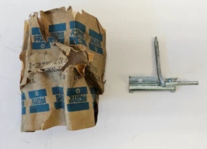 NOS 1967-1968 Plymouth Dodge Windshield Washer Nozzle & Clamp 2770134. - Bild 1 von 2