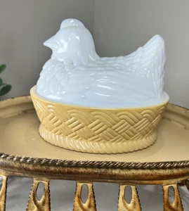 Henne auf Nest Milchglas & hellbraun Süßigkeiten Nuss Schmuck Schale Avon Huhn Vintage 1973 - Bild 1 von 9