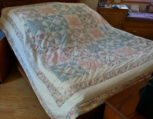 Vintage Hand-Stitched Hand-Quilted Queen Size Quilt – Soft Pastel Stars & Floral - Picture 1 of 14
