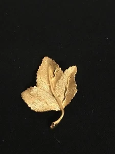 Signed B.S.K. Vintage Brooch Pin Gold Tone Leaf  - Picture 1 of 4