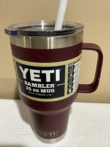 YETI RAMBLER TAZZA 35 OZ CON CANNUCCIA - ROSSO VITE SELVATICA (MVP030855) NUOVA! - Foto 1 di 10