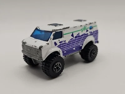 Matchbox 1981 - furgoneta Chevy 4x4 - púrpura/blanco/verde - fundido a presión 1/74 Foto 1 de 4